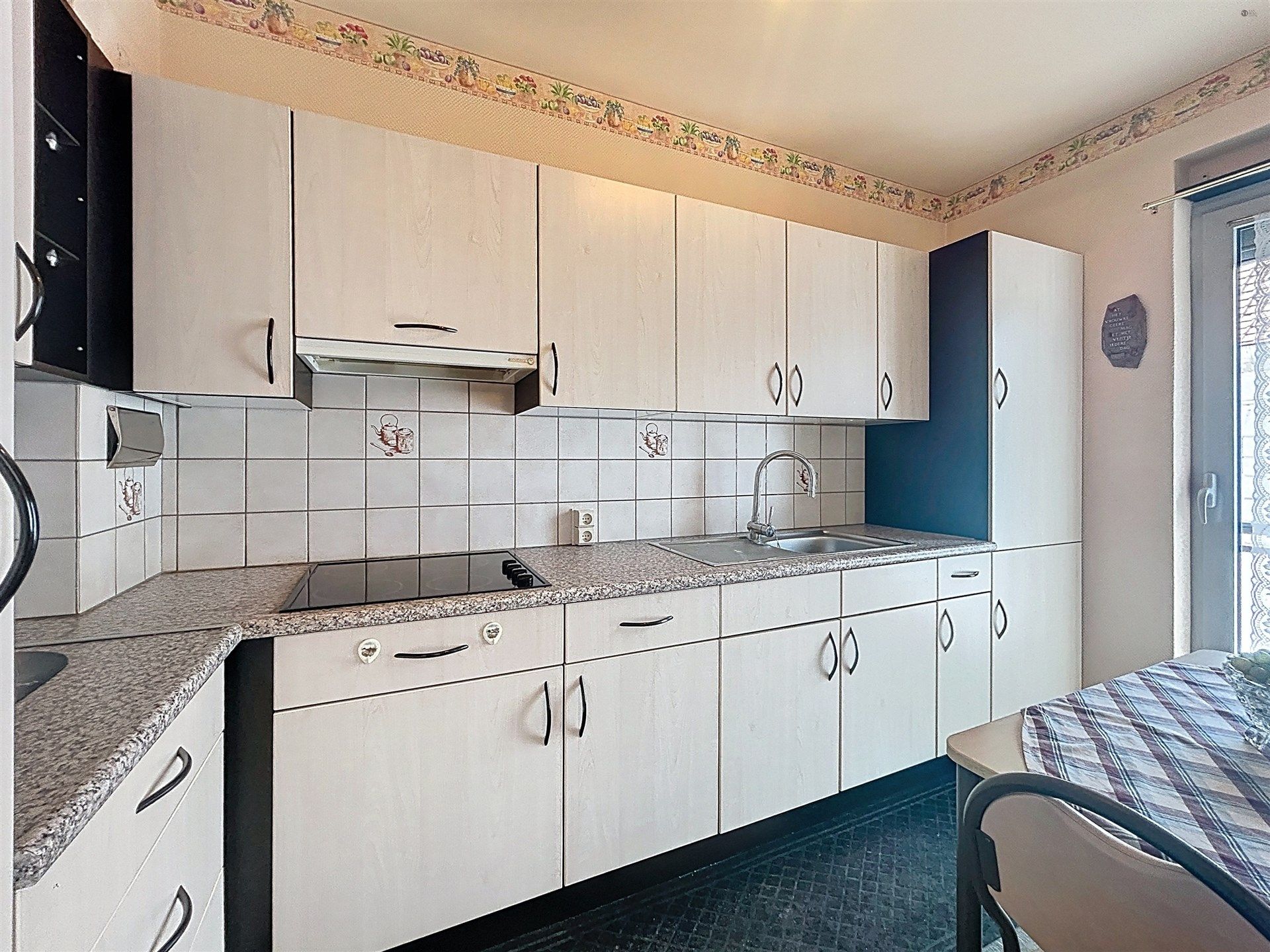 instapklaar 2 slaapkamer appartement met terras foto 4