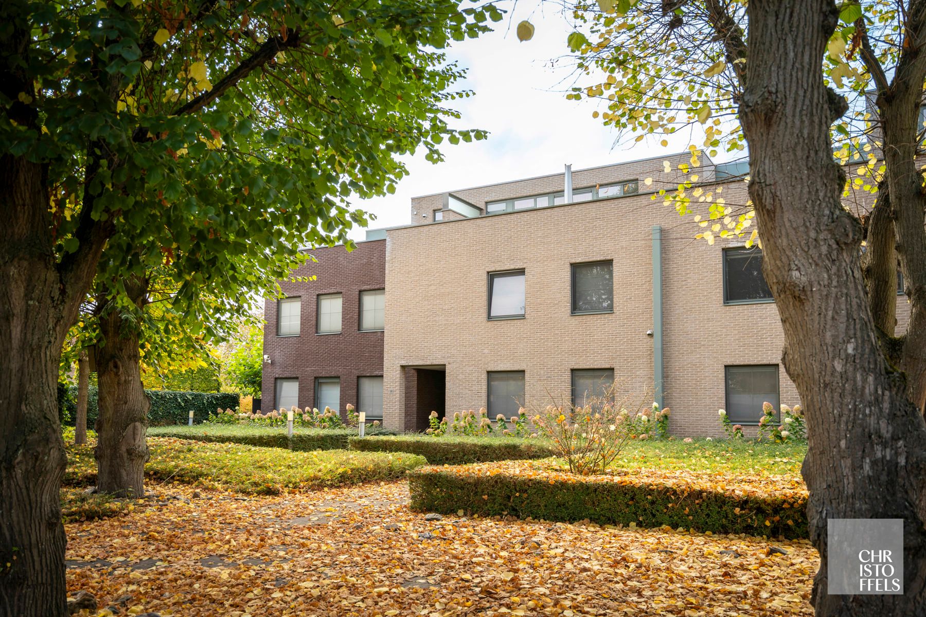 Luxe Penthouse met panoramische glaspartijen en 96m² terrassen in Parkresidentie Oud-Rekem foto 21