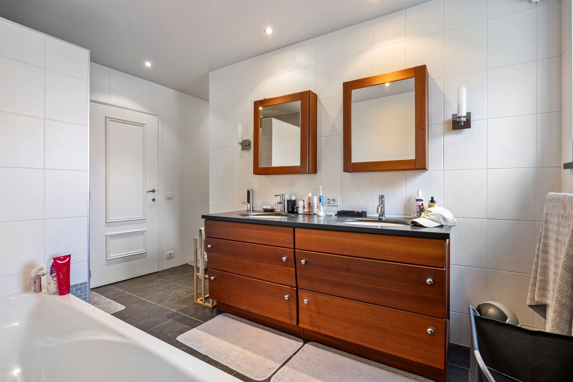 Prachige villa in doodlopende wijk foto 20