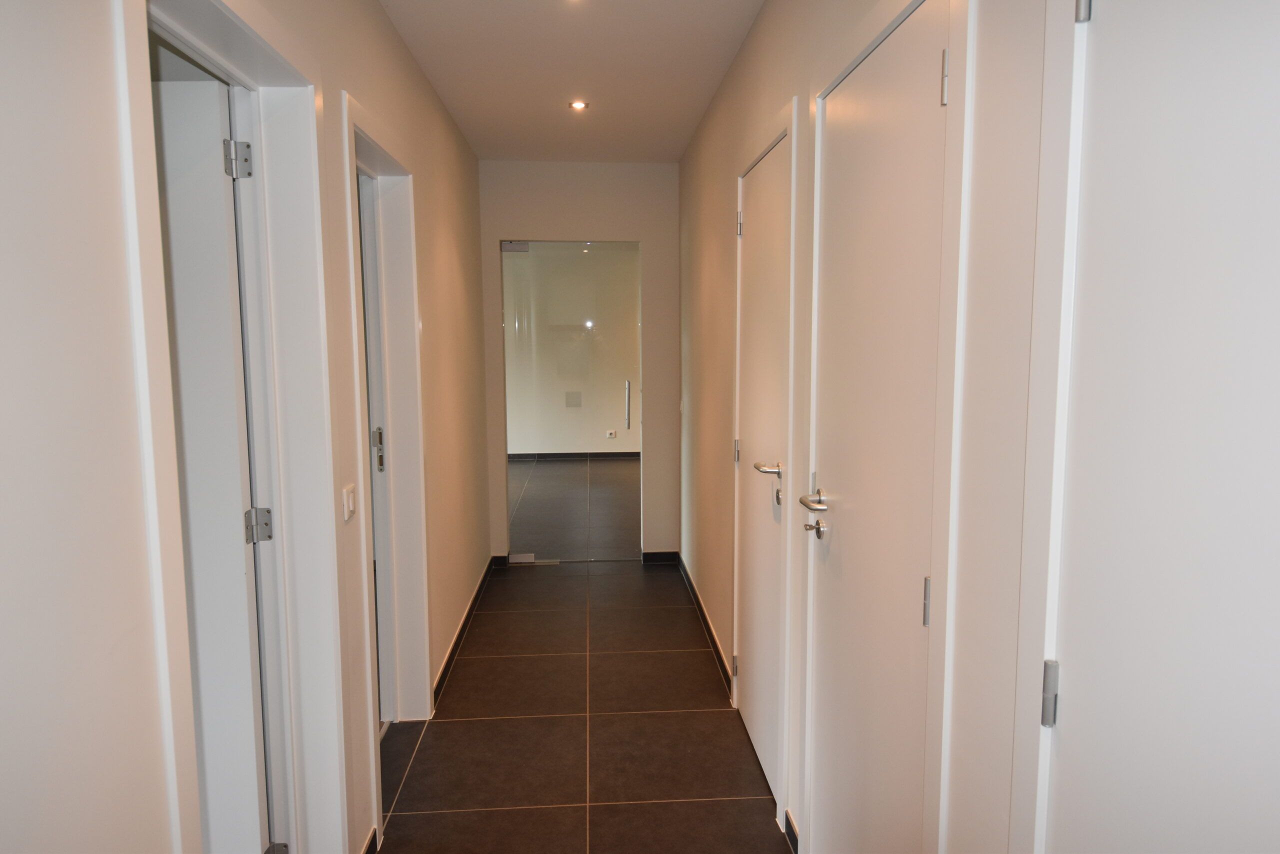 Trendy recent 2 slpk appartement met garagebox foto 12