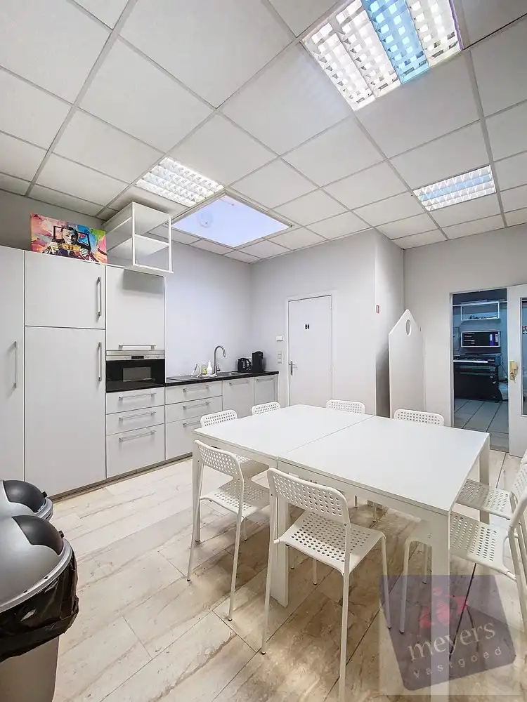 Moderne kantoor- of praktijkruimte (155m²) te huur in hartje Alken – Lambrechtplein 2 & 4 foto 12