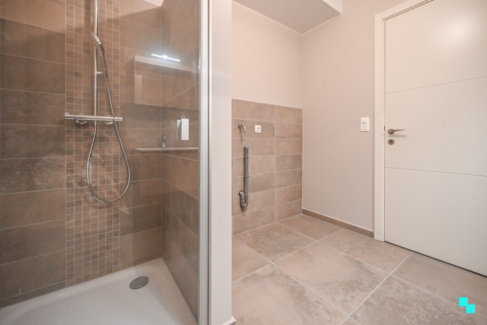 Bijna energieneutraal (E-peil: 8) instapklaar appartement te Bosmolens foto 19