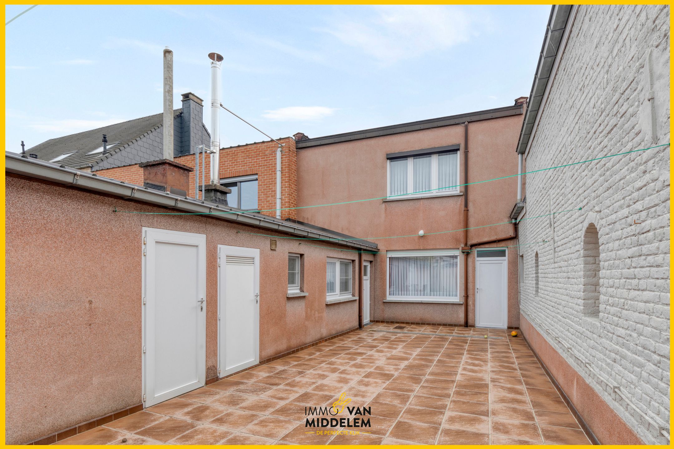 STARTERSWONING MET 2 KAMERS GARAGE EN KOER  foto 16