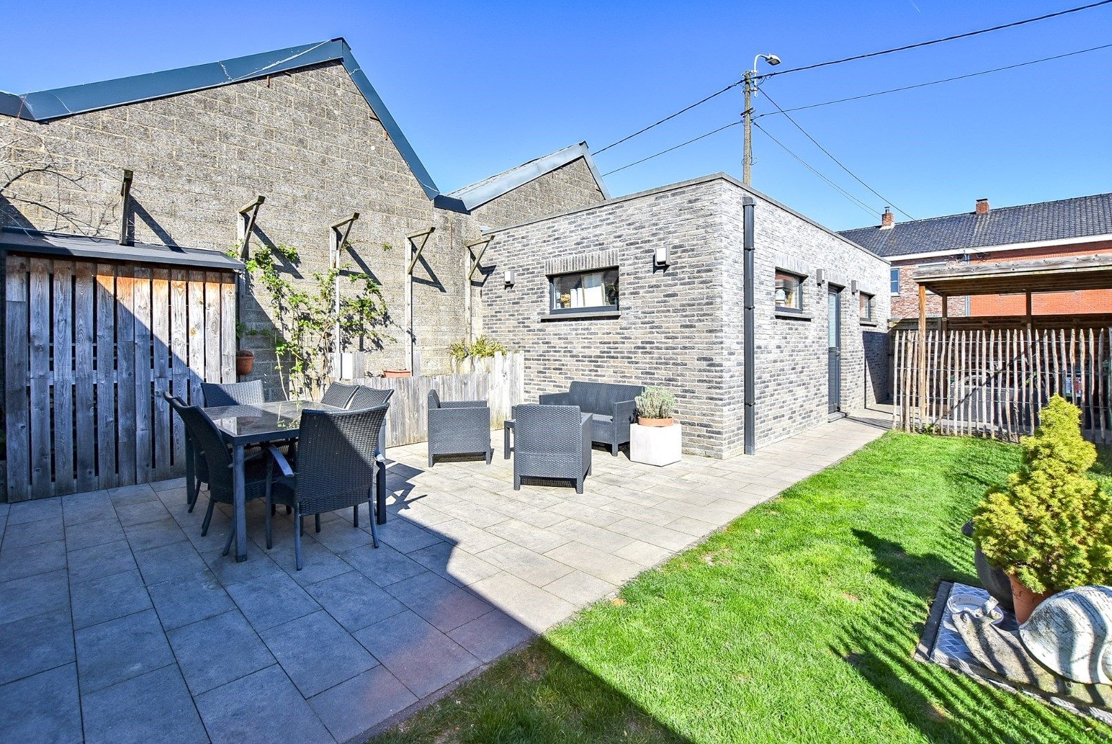 Stijlvol gerenoveerde woning met 4/5 slaapkamers en 2 garages te Diksmuide! foto 22