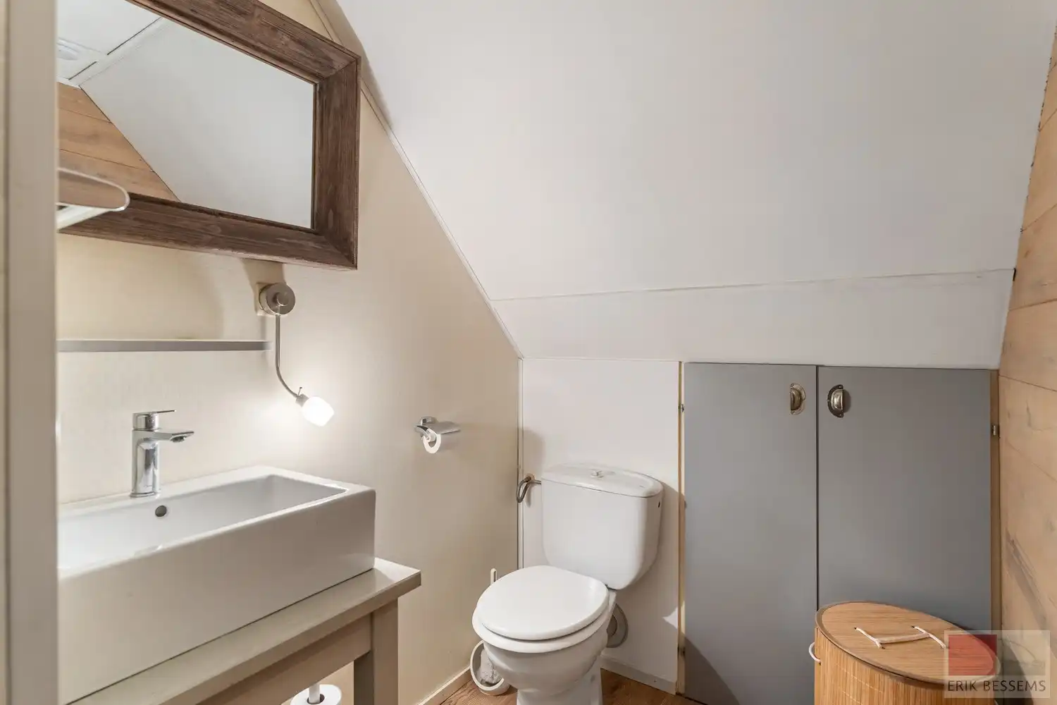 Prachtig gerenoveerde woning/landhuis (van 2011 t.e.m. 2025) gelegen op een ruim perceel van maar liefst circa 6000m2 foto 18