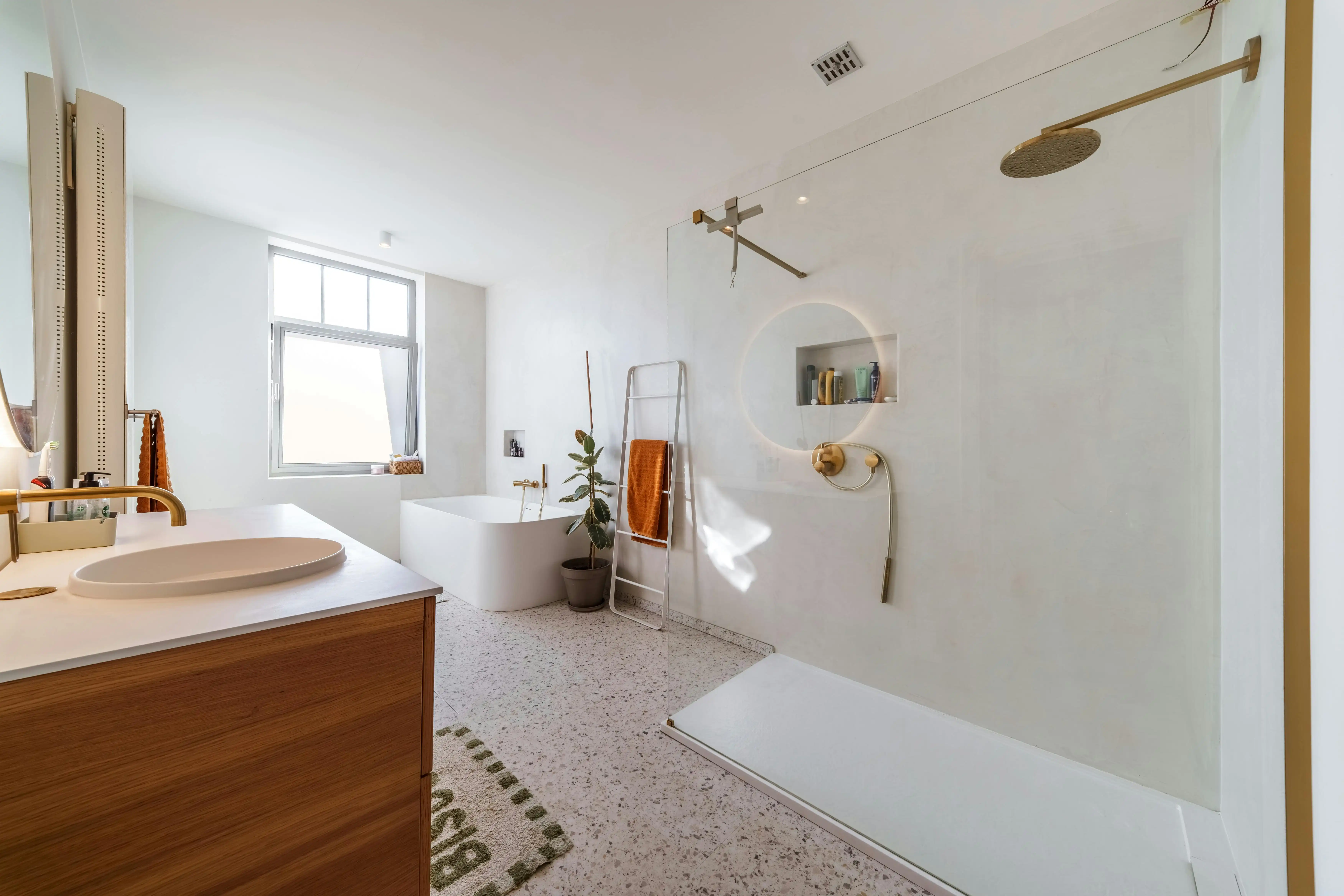 Instapklare herenwoning met ruim bijgebouw  foto 8