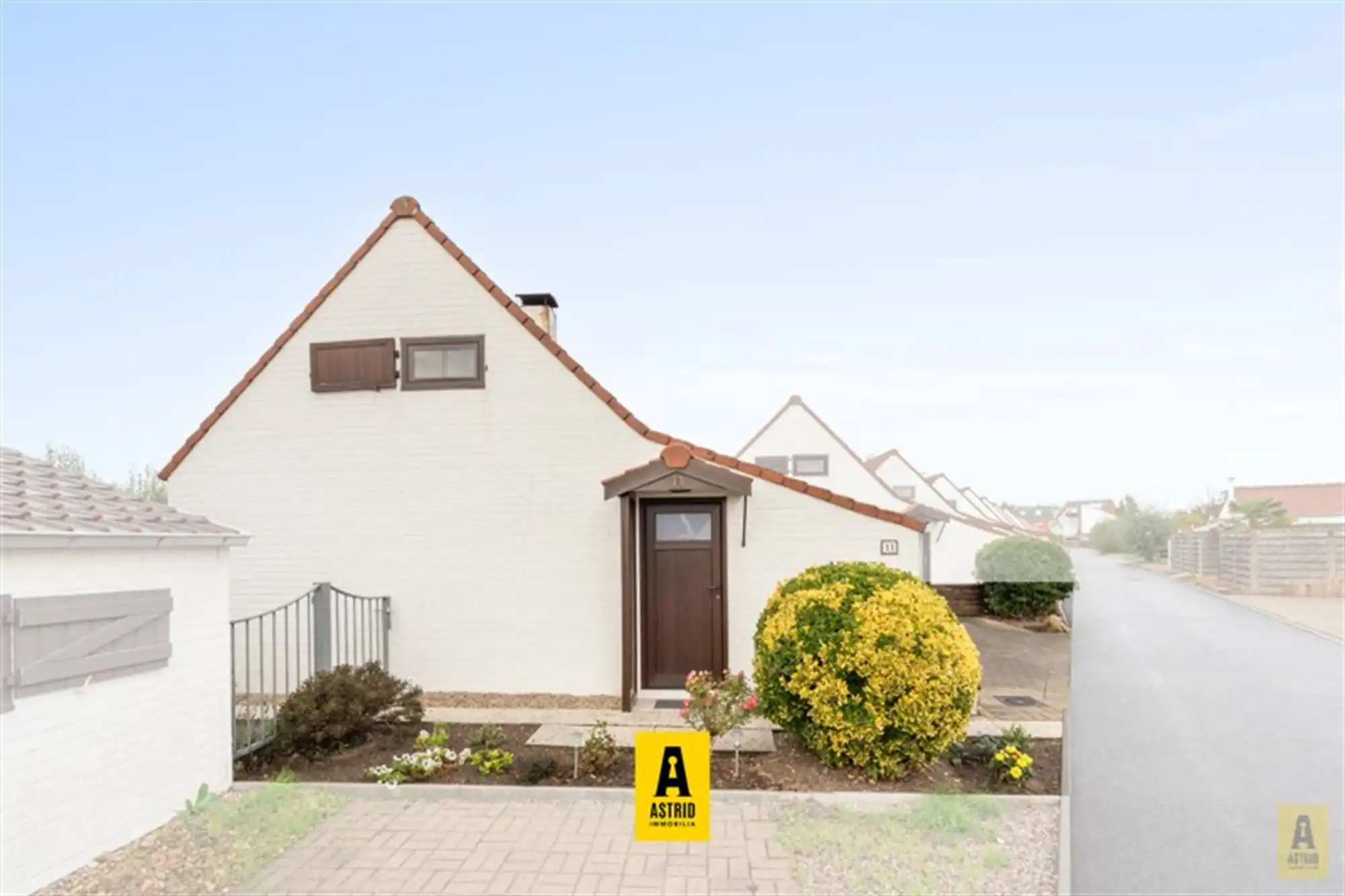 Instapklaar vakantiehuisje (3 slpks) met parkeerplaats vlakbij zee! foto 3