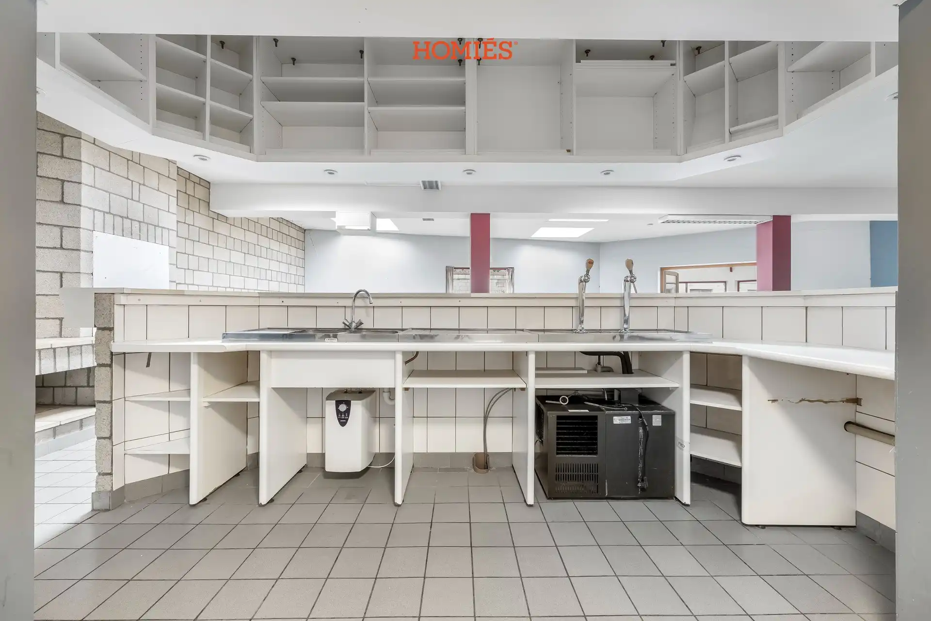 Veelzijdig handelspand met 9 parkeerplaatsen op toplocatie foto 8