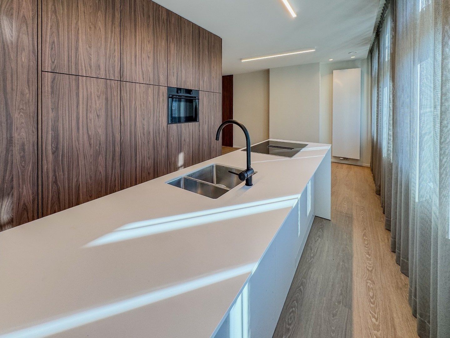 Ruim appartement met 3 slaapkamers en terras in het centrum. foto 9