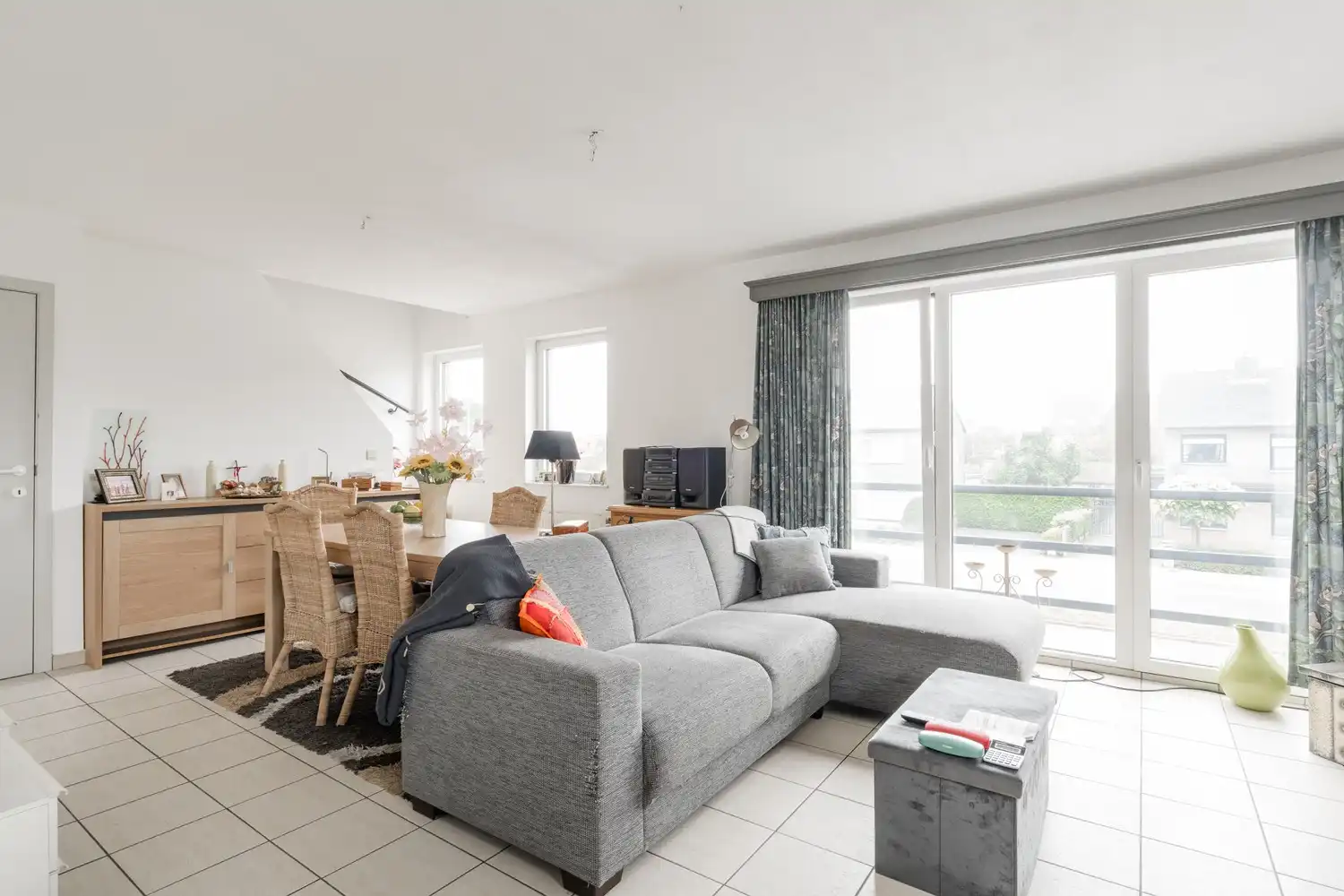 Lichtrijk instapklaar duplexappartement met 2 slaapkamers en ondergrondse parking foto 2