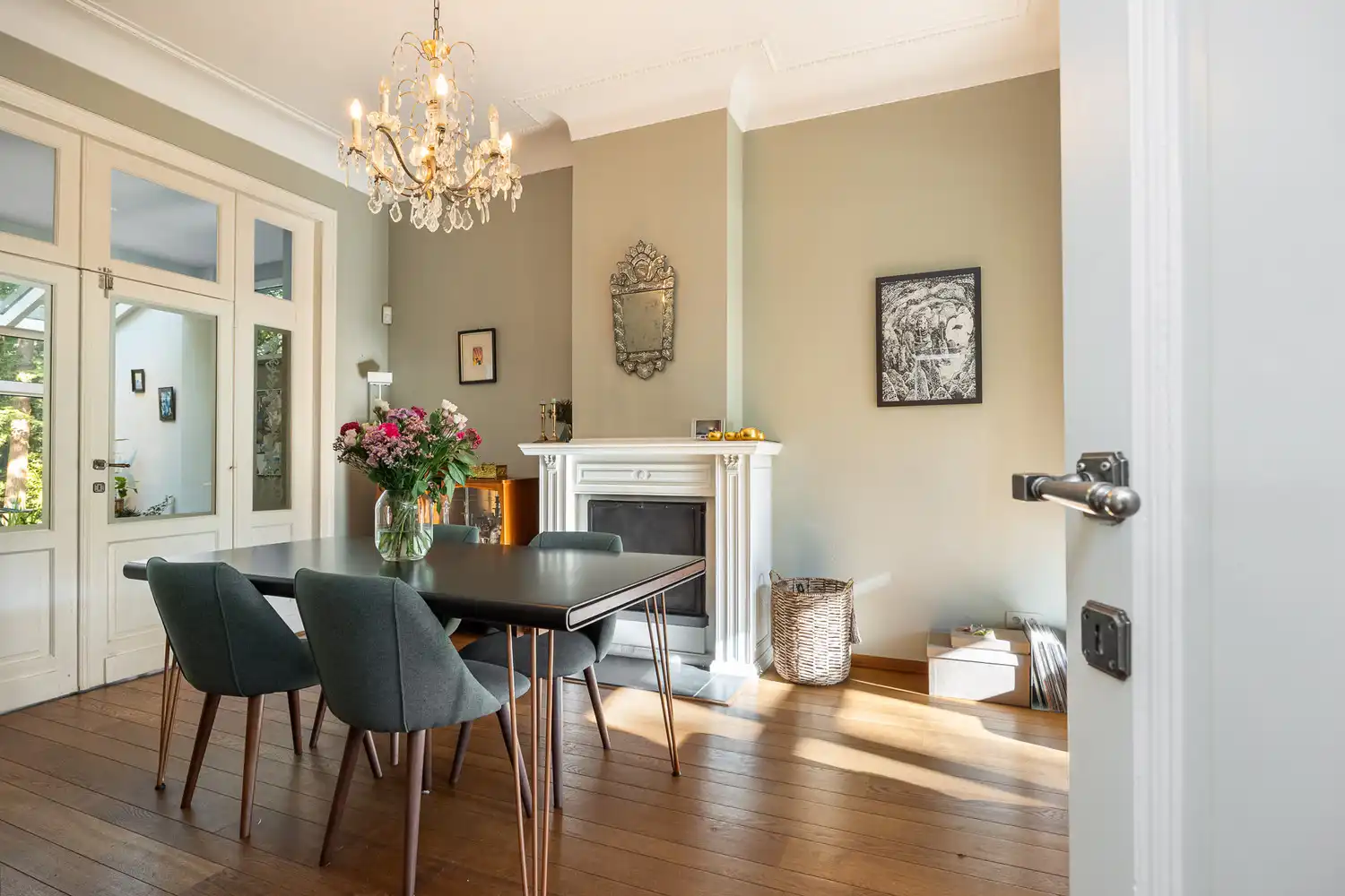 Instapklare en karaktervolle villa op toplocatie, gelegen op een ruim perceel van +-2450m², omgeven door rust, privacy en groen foto 9