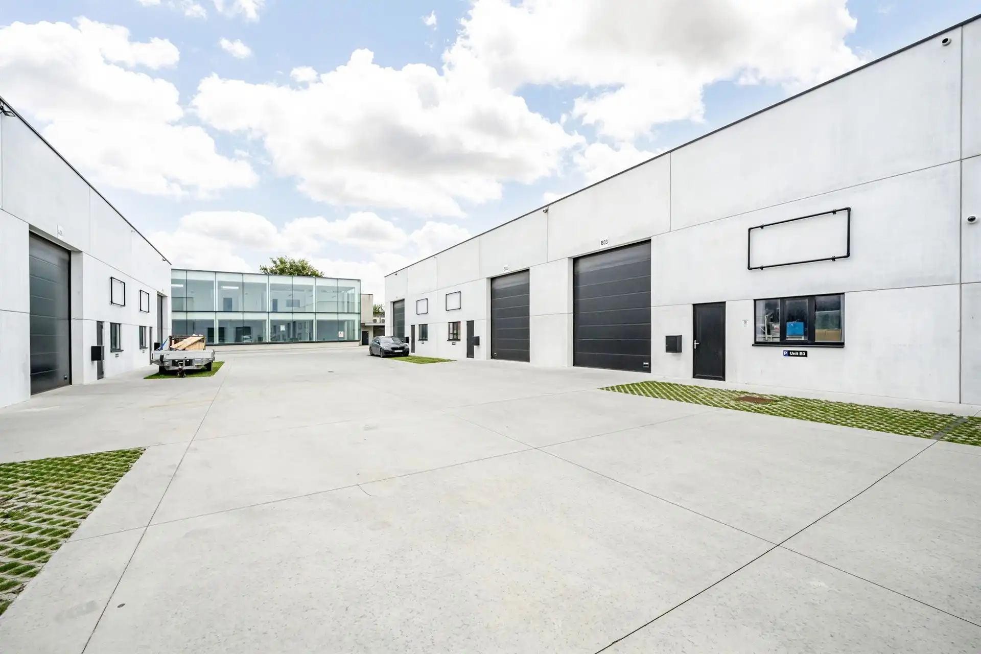 Topgelegen nieuwbouw KMO units van 220-225m² foto 6