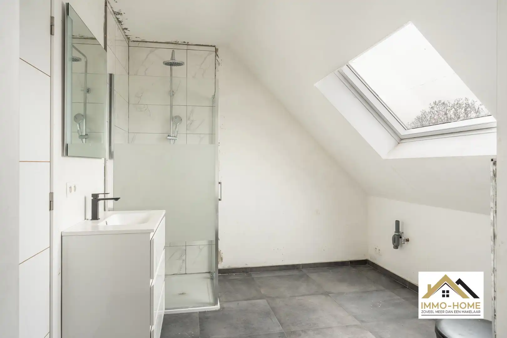 Nog drie af te werken woonunits en vier garages!  foto 13