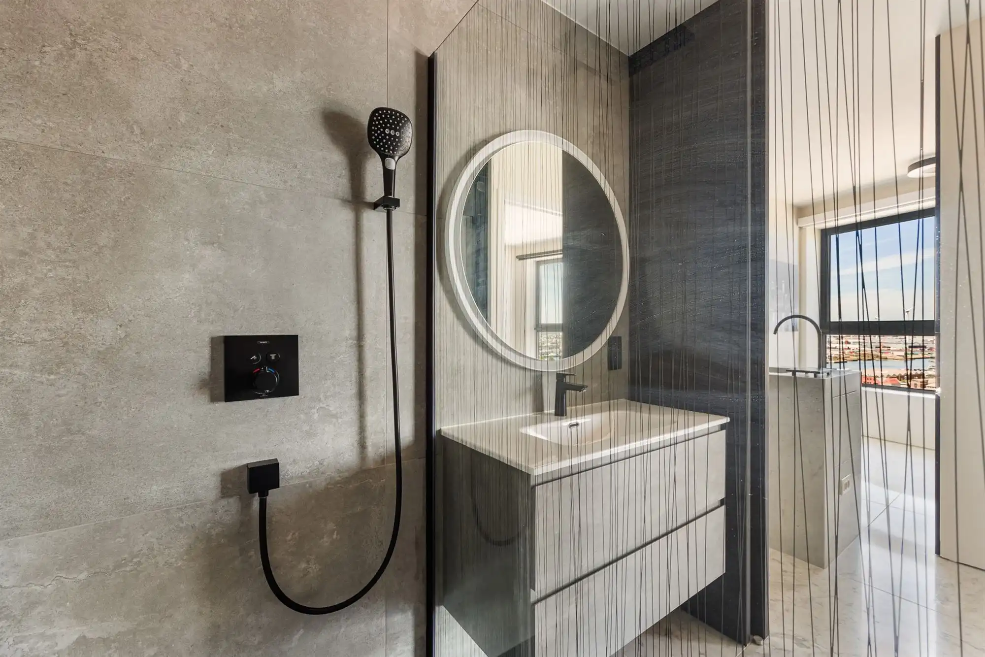Luxueus appartement op 16e verd. met panoramisch uitzicht foto 8