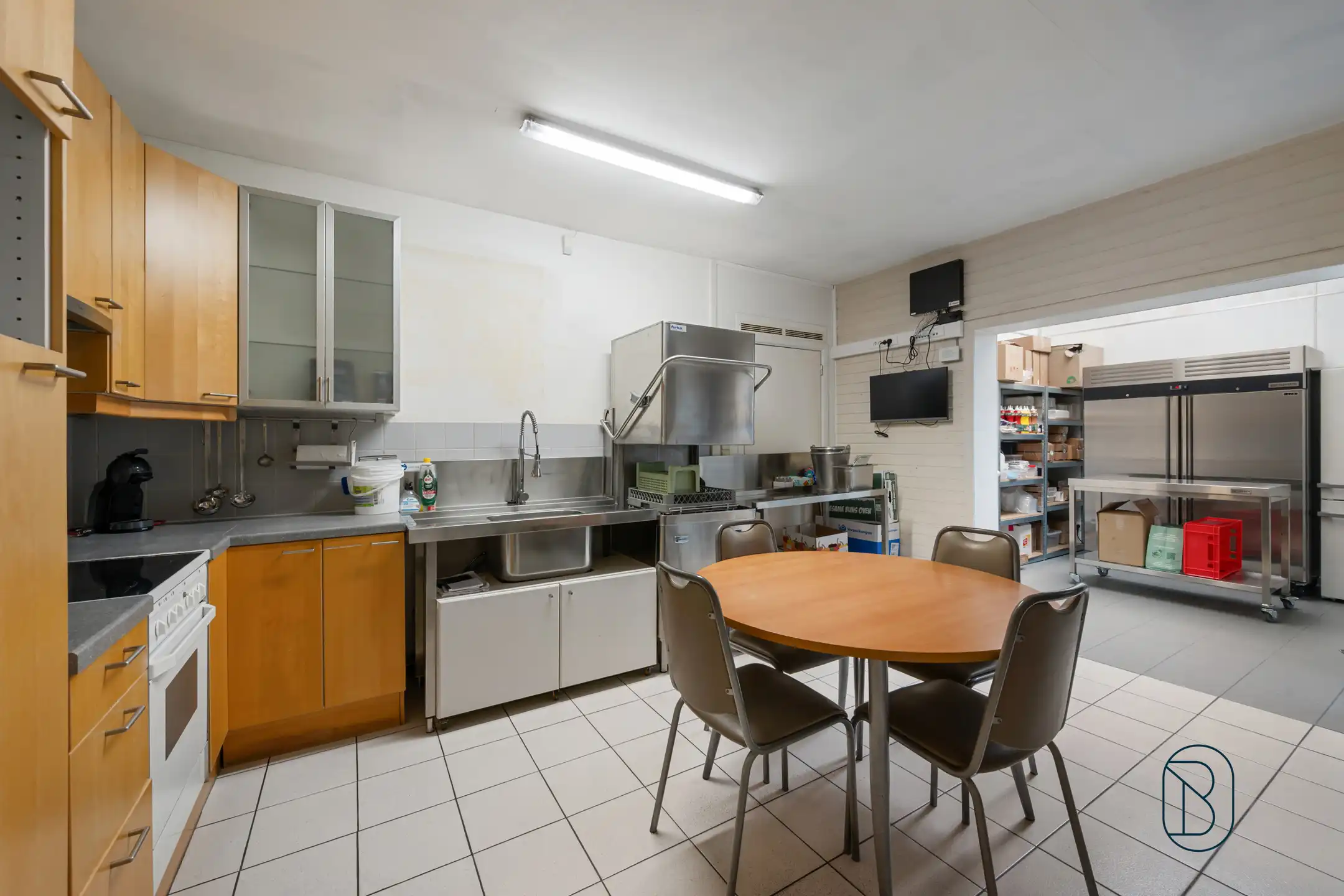 Topgelegen frituur en instapklaar duplex appartement foto 14