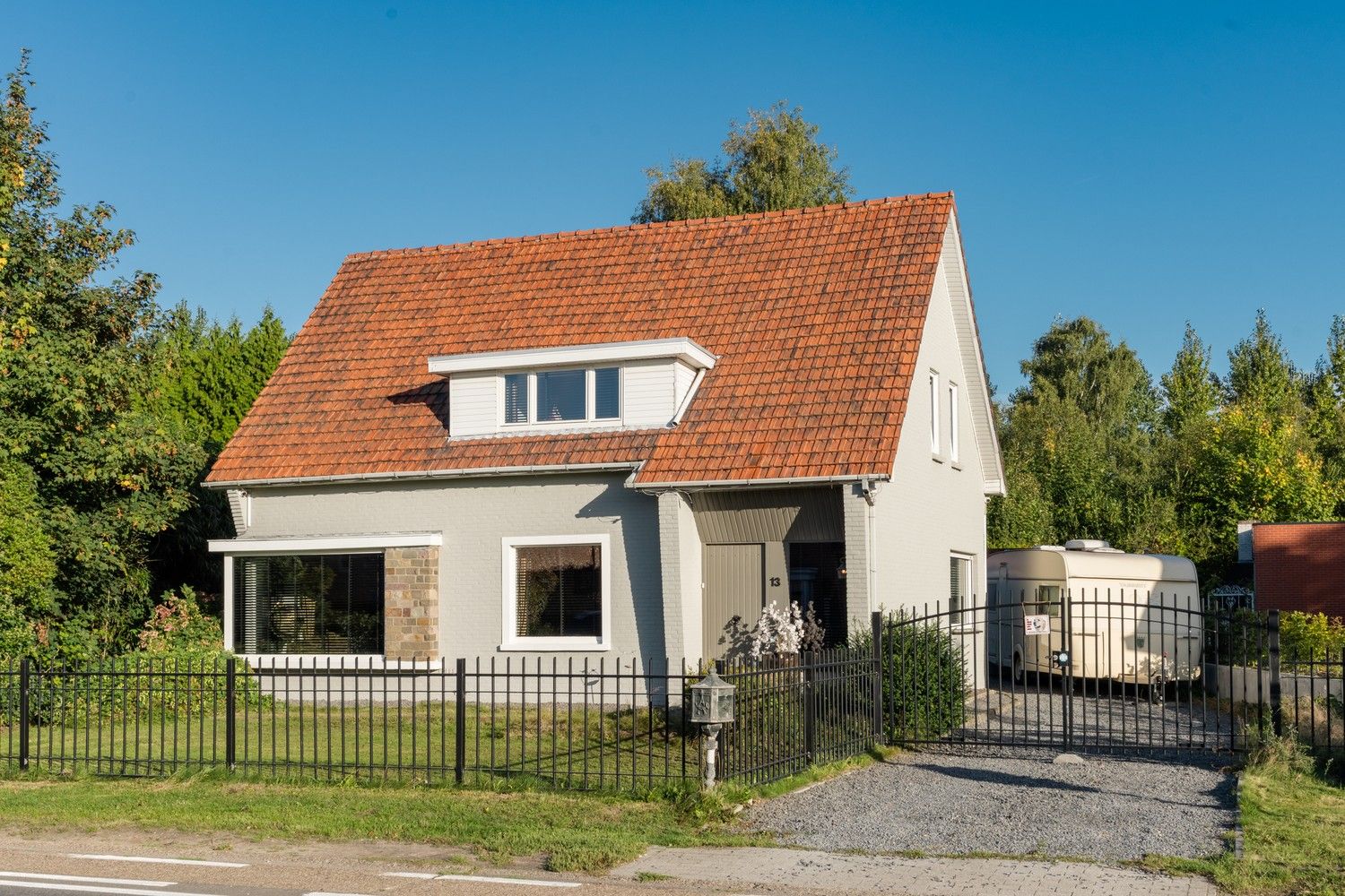 Hoofdfoto van de publicatie: Gezellige, gerenoveerde gezinswoning met 3 slaapkamers op 903 m², vlak bij de Nederlandse grens!