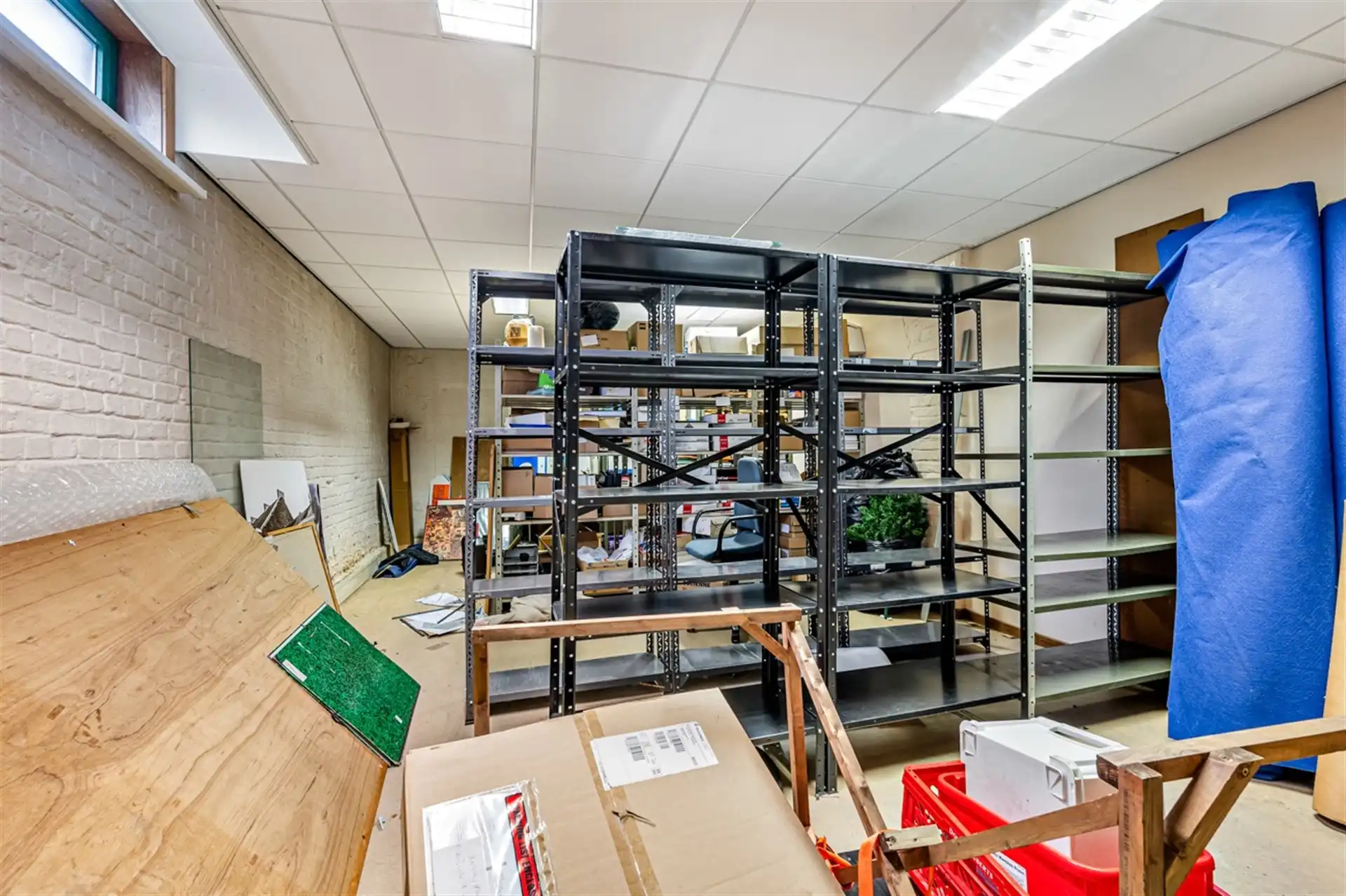 Kantoorgebouw met bruikbare vloeroppervlakte van 900m² en vijf parkeerplaatsen te Aalst foto 24