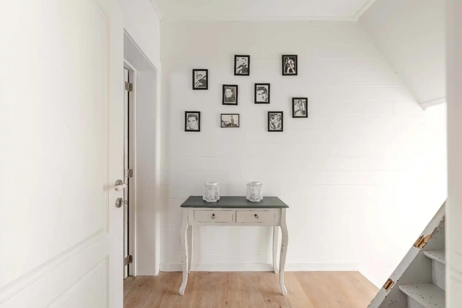 GROTENDEELS GERENOVEERDE GEZINSWONING 2006 MET 3 SLPKS EN TUIN foto 15