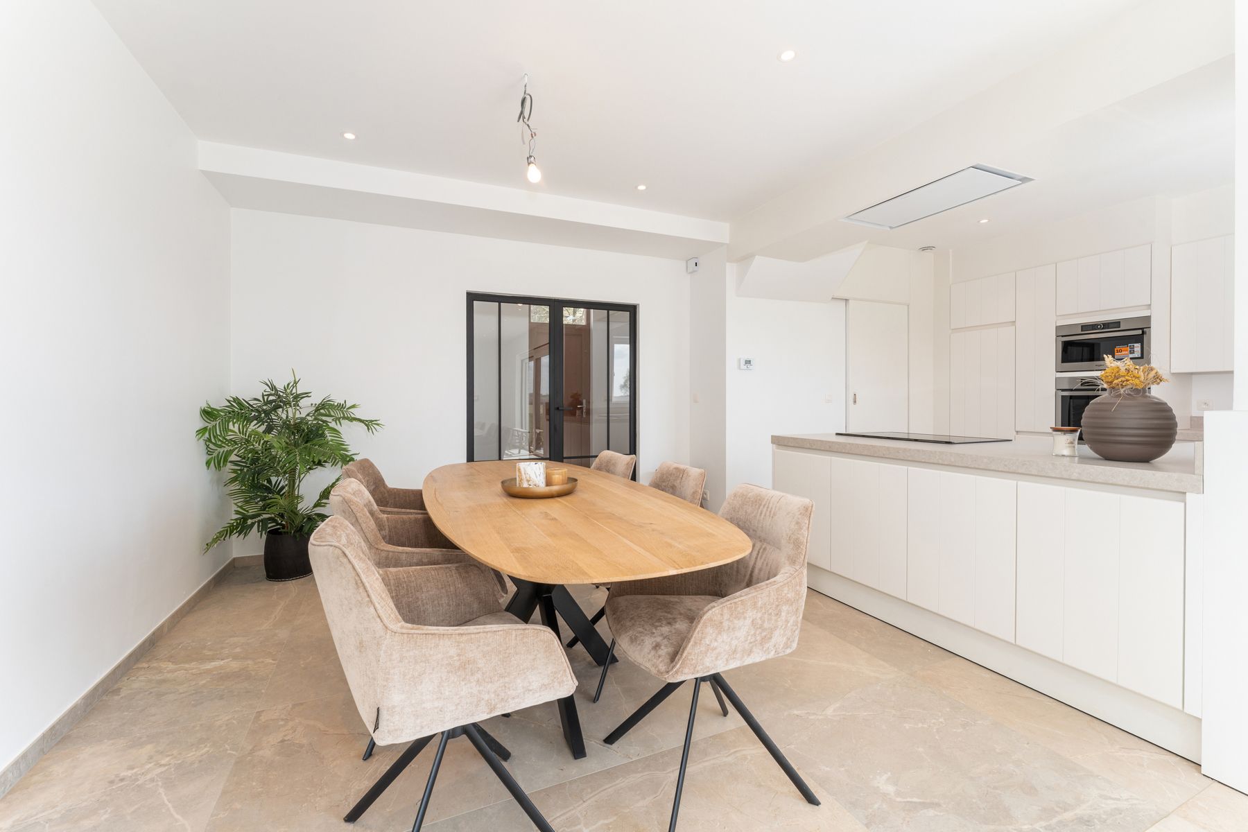 Gerenoveerde woning | 3 slpk | uniek zicht over de velden foto 5