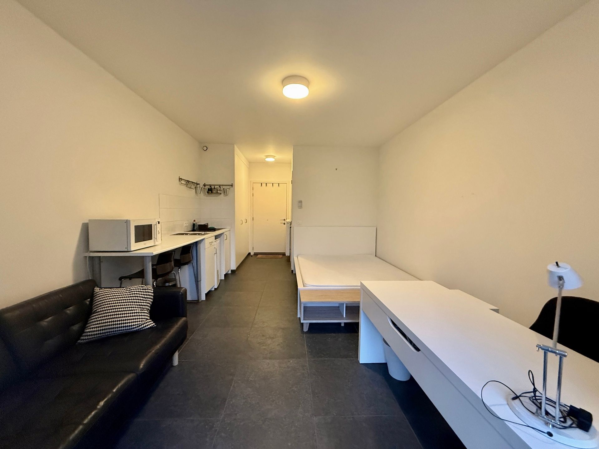 Vernieuwde studio met parking in centrum Leuven foto 13