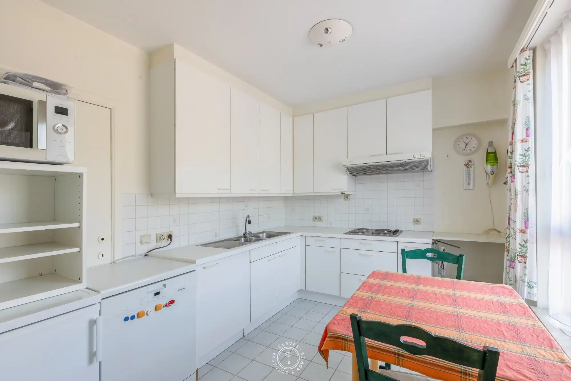 Ruim en lichtrijk appartement met 3 slaapkamers op toplocatie met autostaanplaats aan het Hendrik Heymanplein foto 7