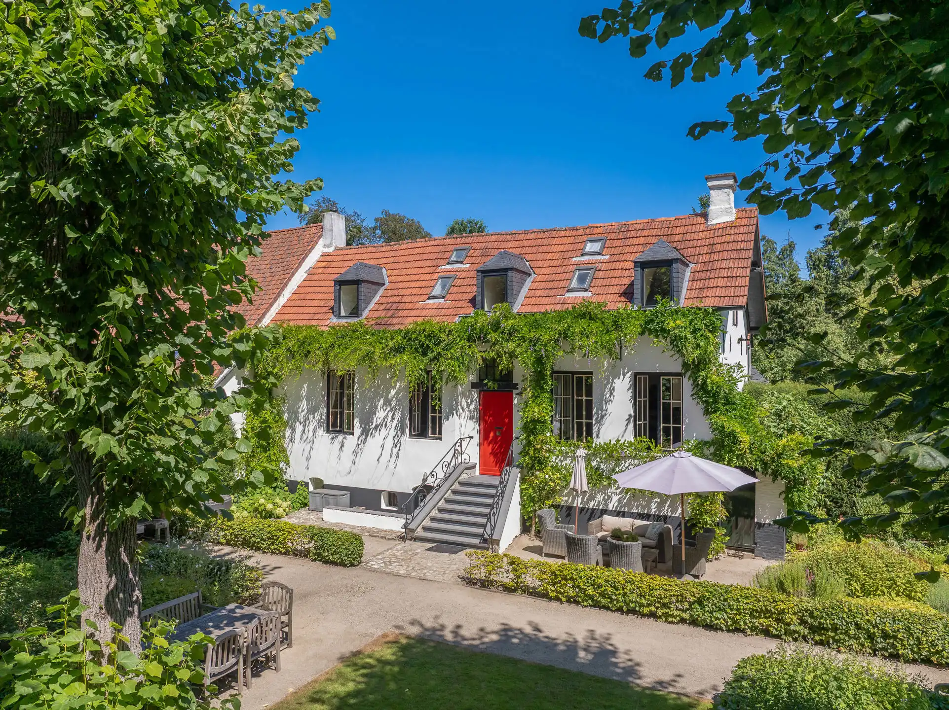 Historische karakterwoning op uniek groen perceel in Zoersel foto {{pictureIndex}}