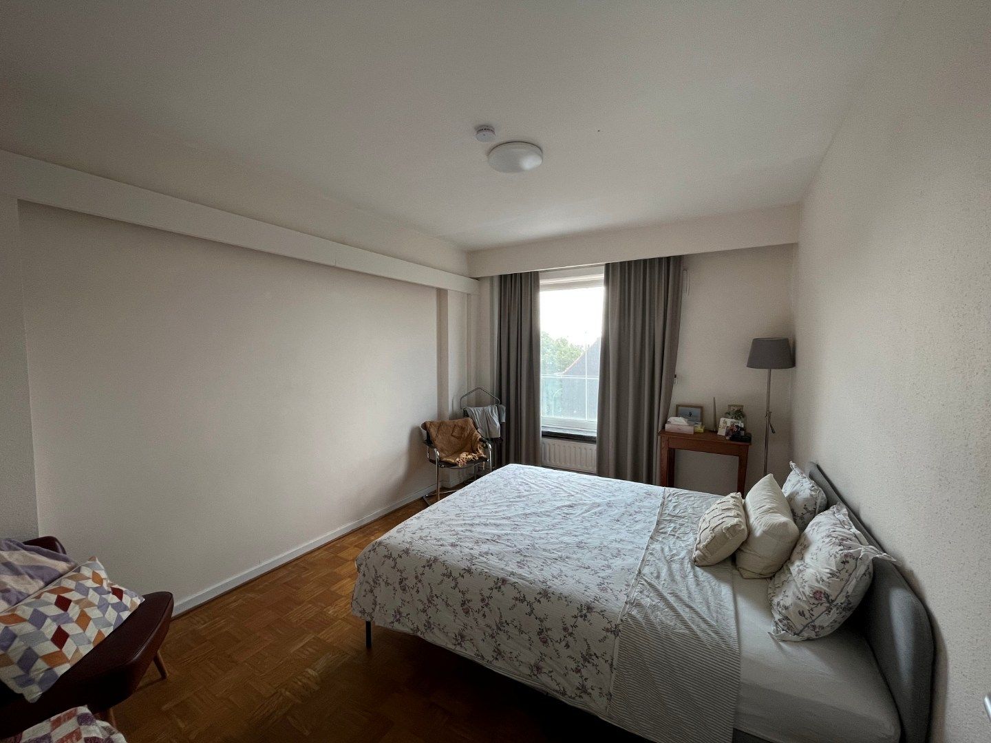 Ruim, lichtrijk appartement met garage én berging (kelder). foto 12