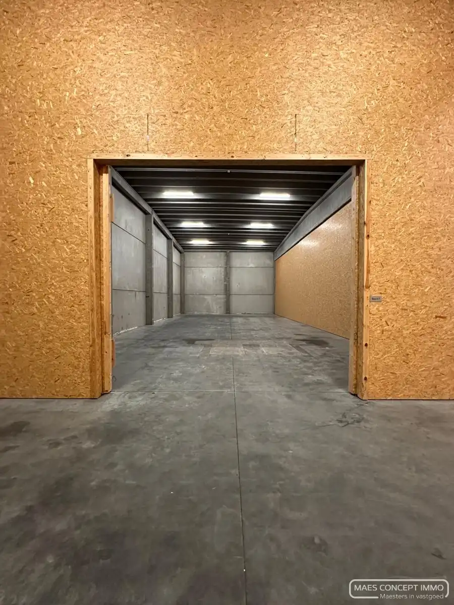 Opslagruimte van 220 m²&nbsp;te huur in Zwevegem foto {{pictureIndex}}