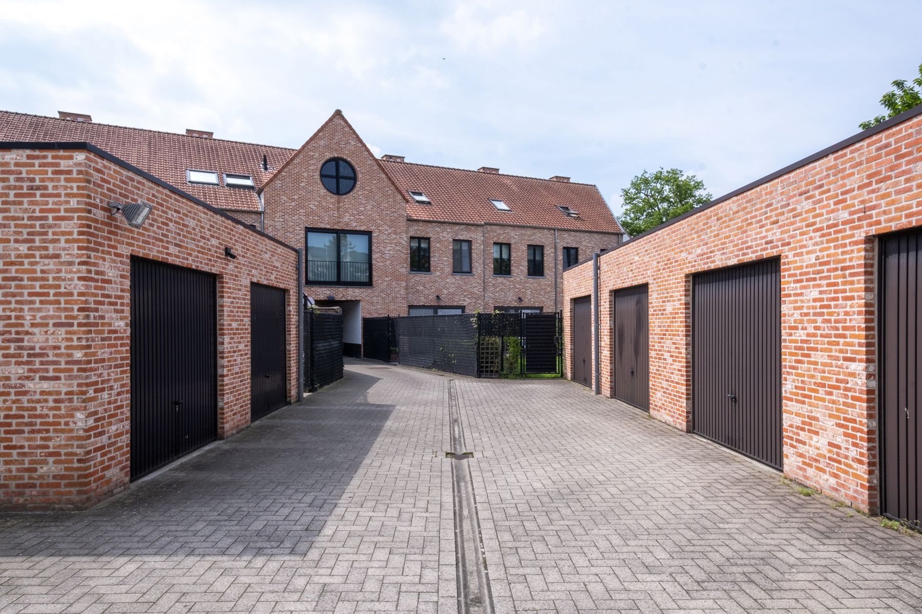 Instapklare woning met 4 slaapkamers, tuin en garagebox foto 16