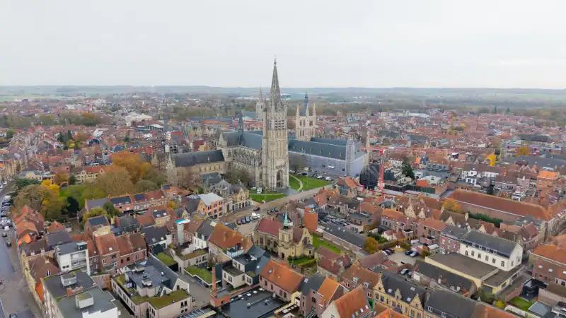 Centraal gelegen , vergunde vakantiewoning "Alice House" in Centrum Ieper met zicht op de kathedraal! foto 7