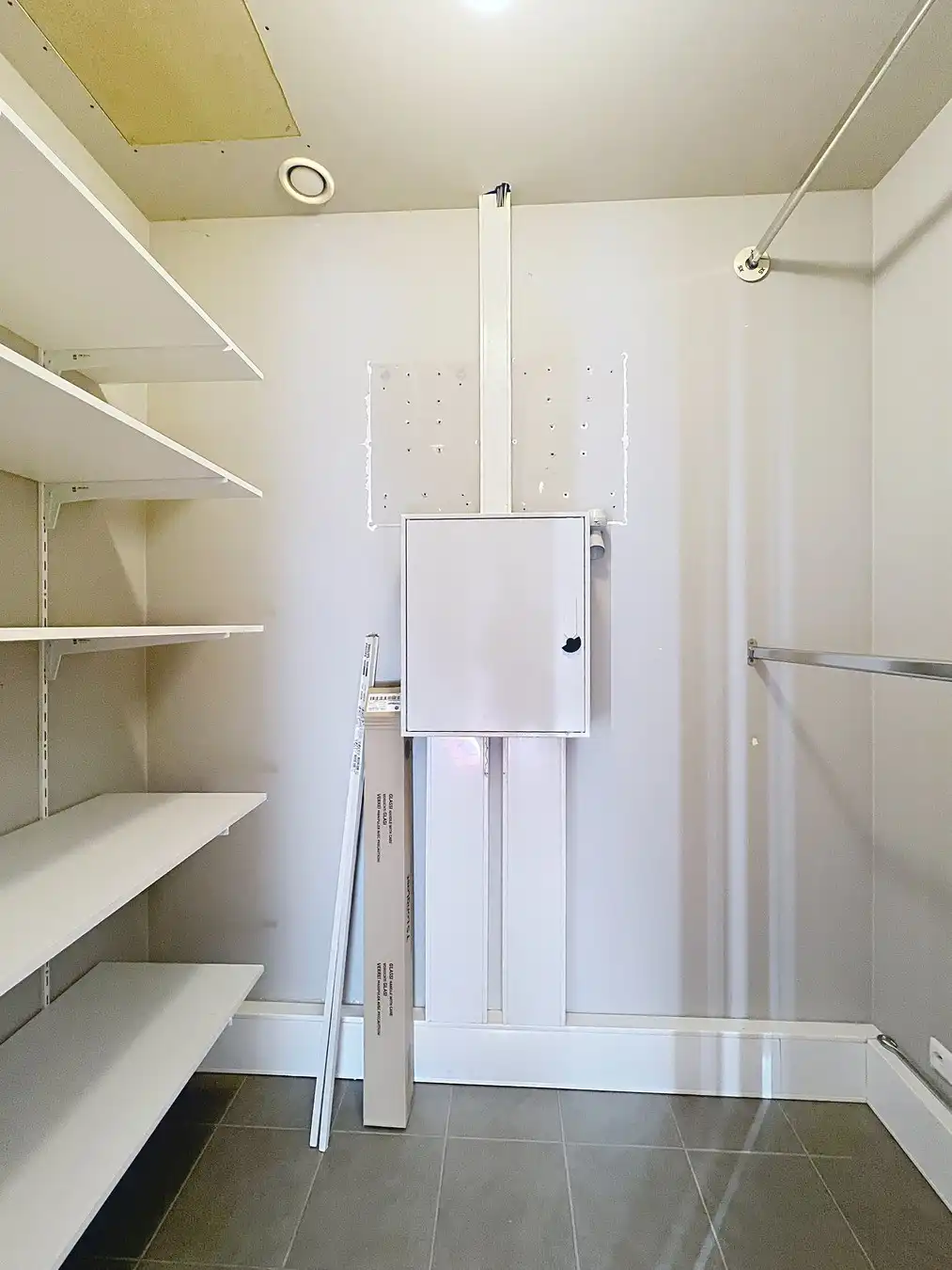 Winkelpand TE HUUR met industriële uitstraling in de Delaerestraat tussen stijlvolle handelszaken. foto 20