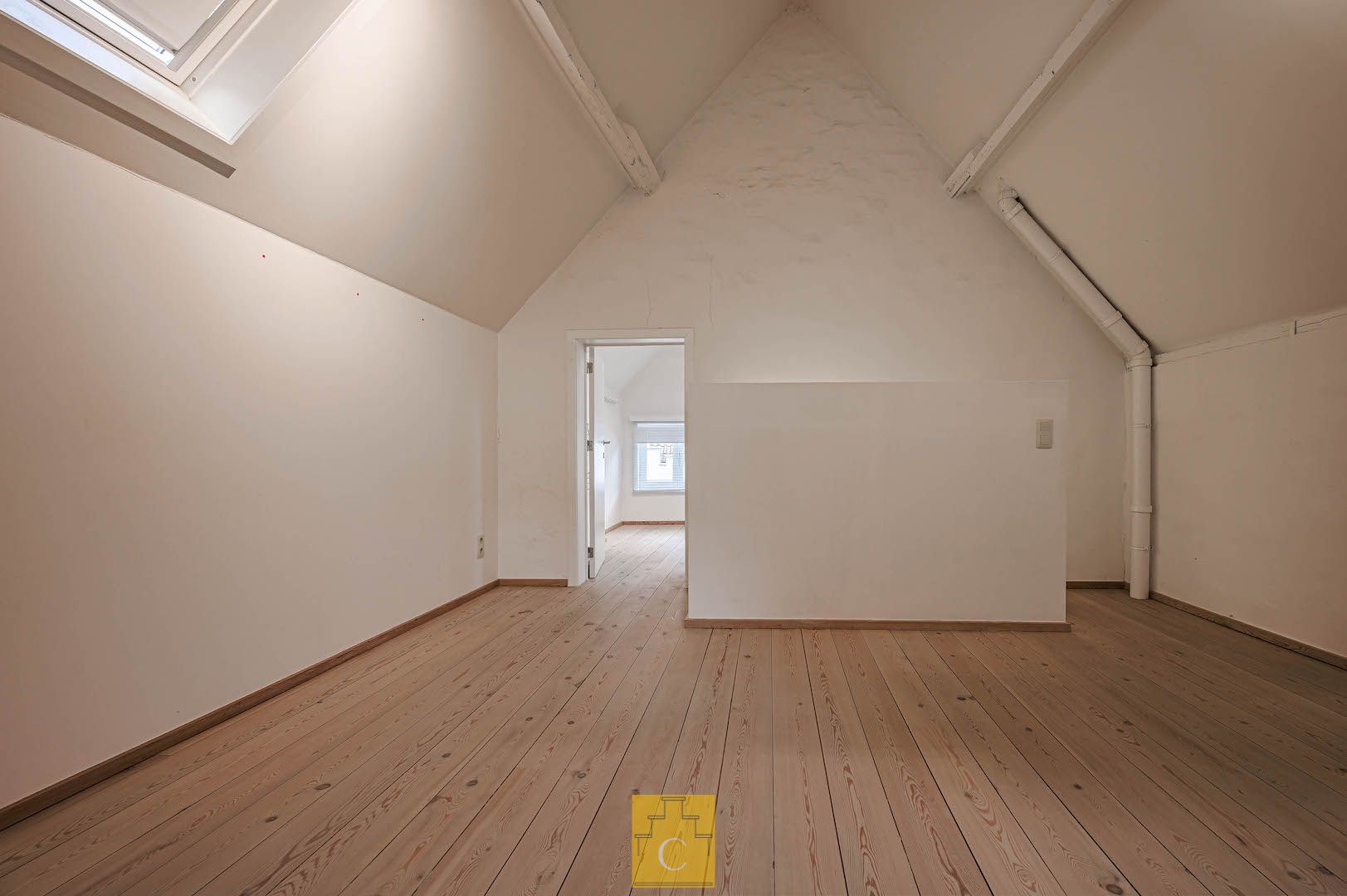 Trendy stadswoning - totaalrenovatie, strakke lijnen en een keitof terras - topligging Moerstraat foto 21