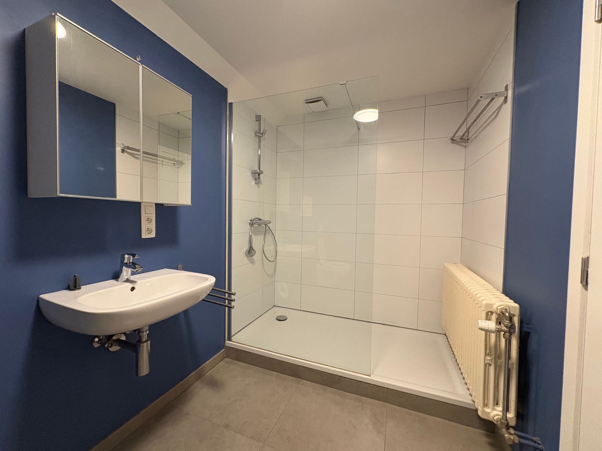 Ruime gerenoveerde woning met 5 slpks in centrum Ouwegem foto 16