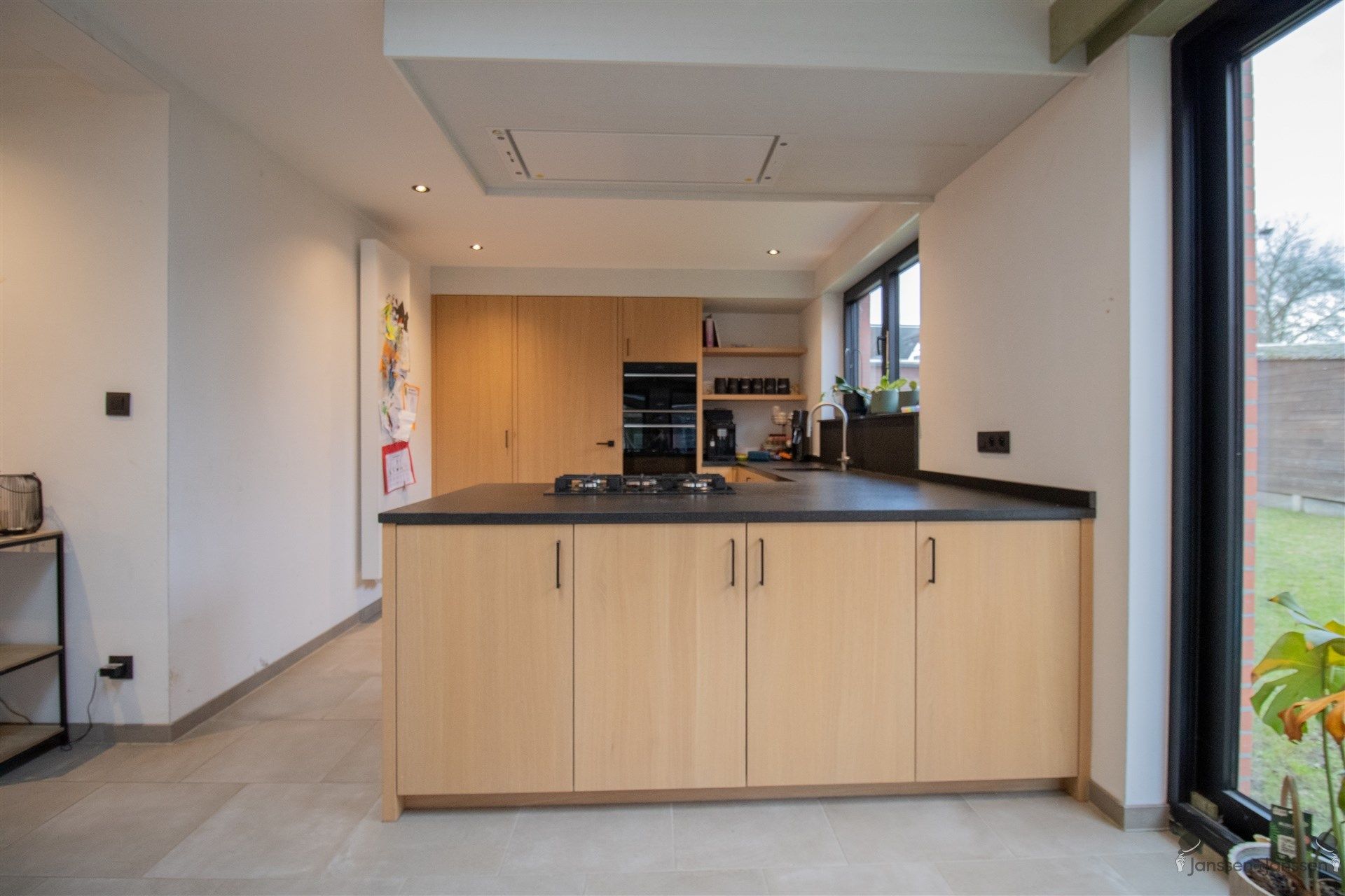 Gelijkvloerse woning met min. 3 slaapkamers en handelsruimte op 563 m² te Pulderbos. foto 5