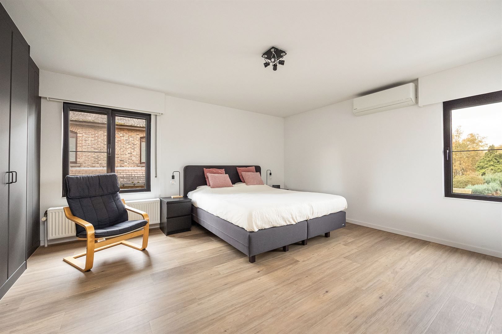 Ruime en sfeervolle OB te Heist-centrum! foto 17