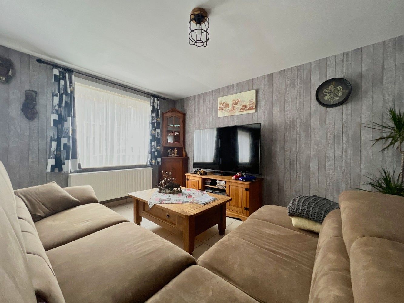 Instapklaar appartement (2 slpks) + apart bijgebouw! foto 2