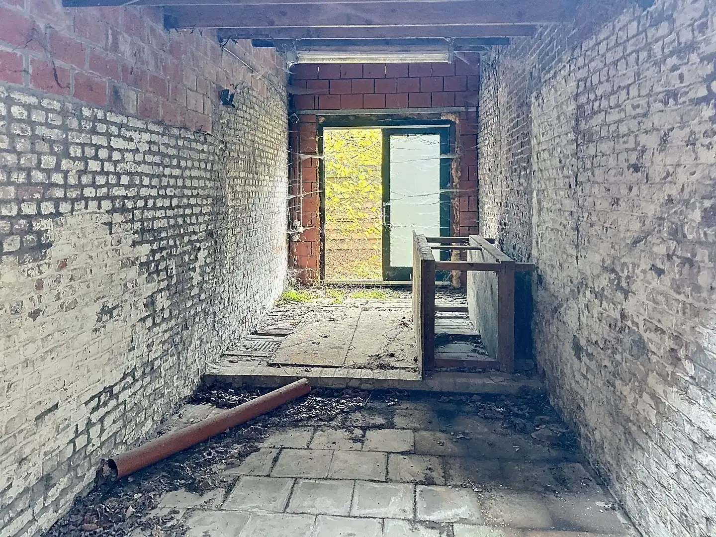 TOTAAL TE RENOVEREN WONING MET TUIN foto 7