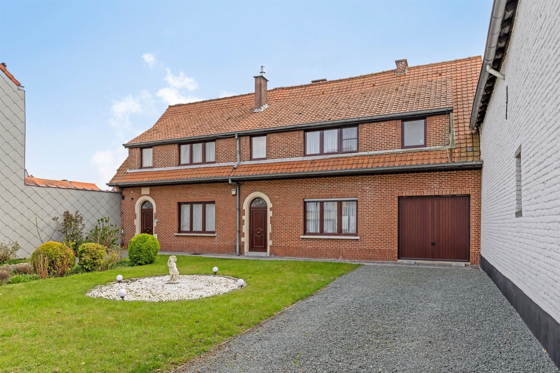 Ruime woning met veel mogelijkheden foto 2