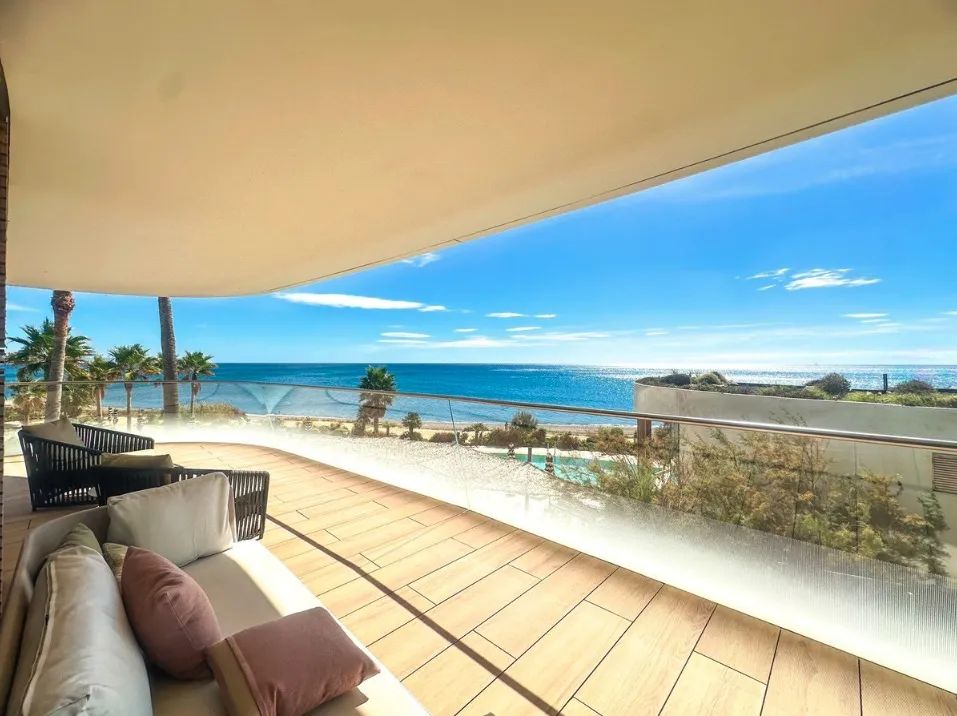Exclusief frontline beach appartement in Estepona – wonen in pure luxe met spectaculair zeezicht! foto 15