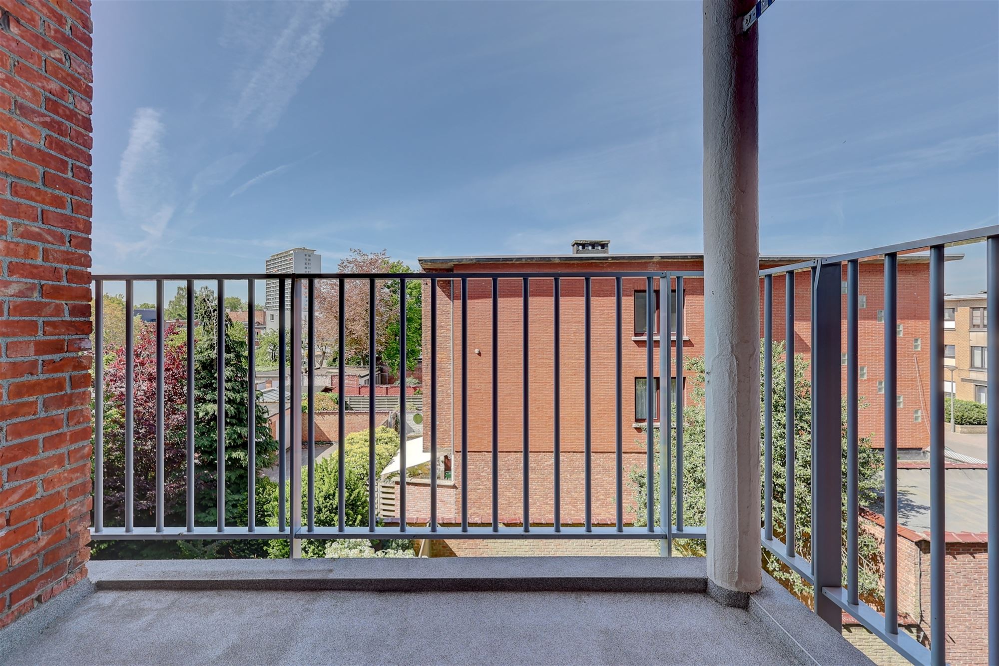 Prachtig appartement met twee slaapkamers, terras en garagebox in Wilrijk! foto 12