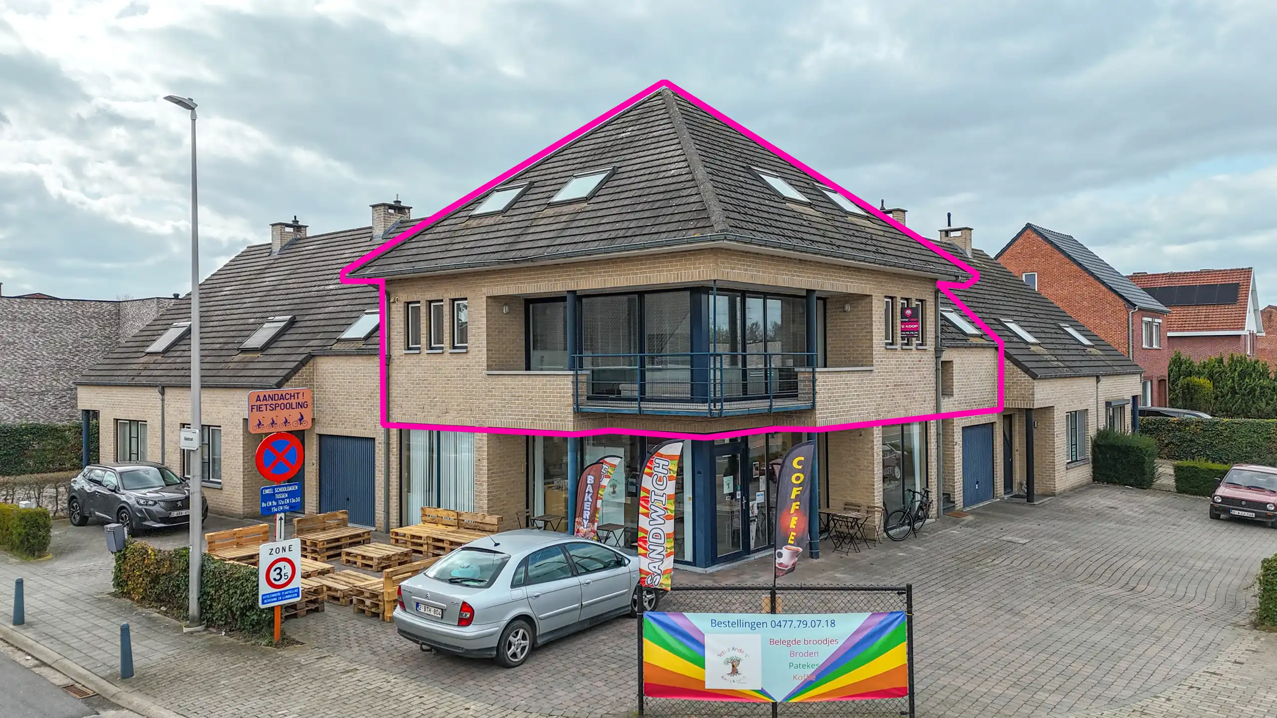 Zeer ruim appartement met 4 slaapkamers en parking in Tuilt! foto 2