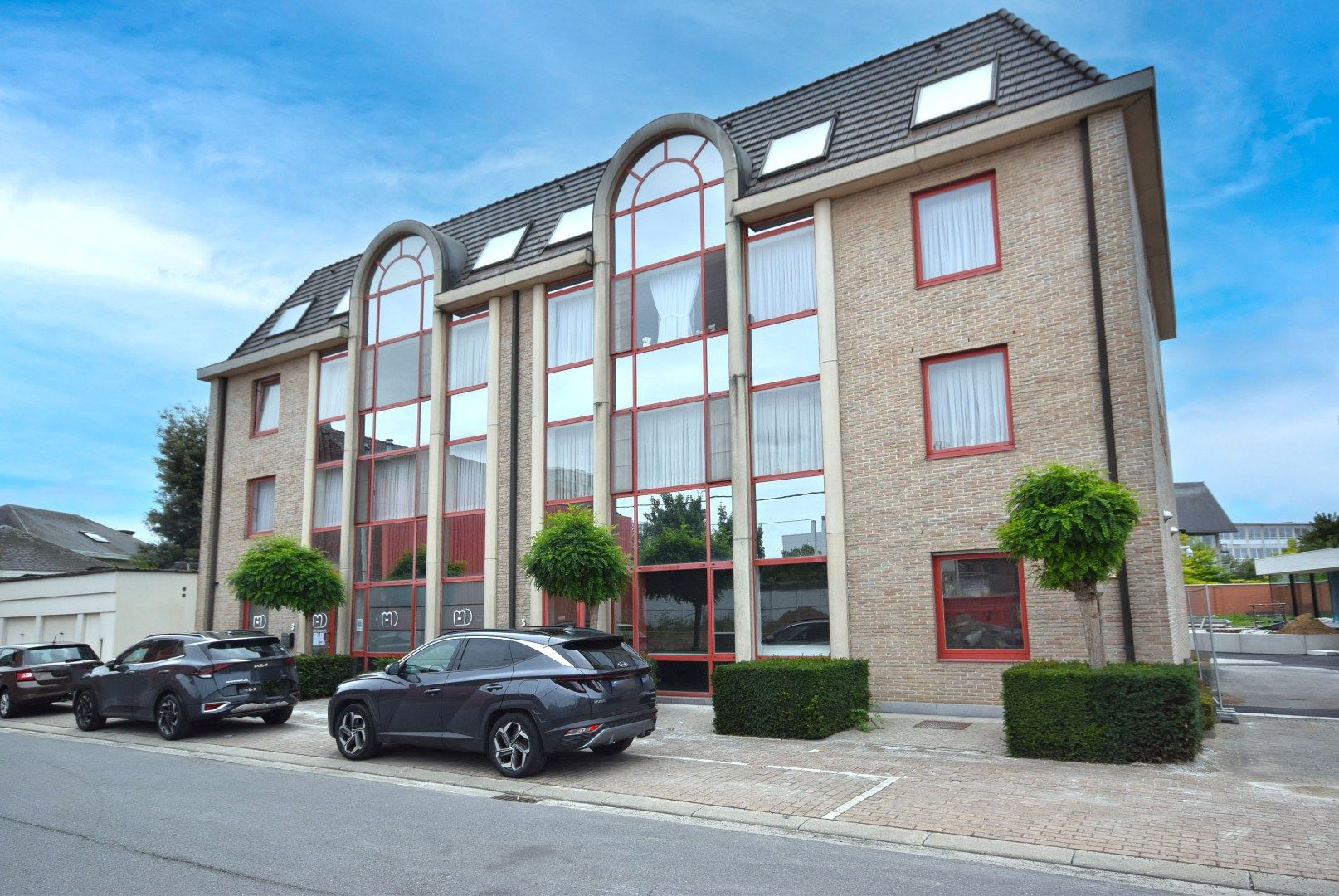 APPARTEMENT MET DRIE SLAAPKAMERS EN TERRAS NABIJ CENTRUM ROESELARE foto {{pictureIndex}}