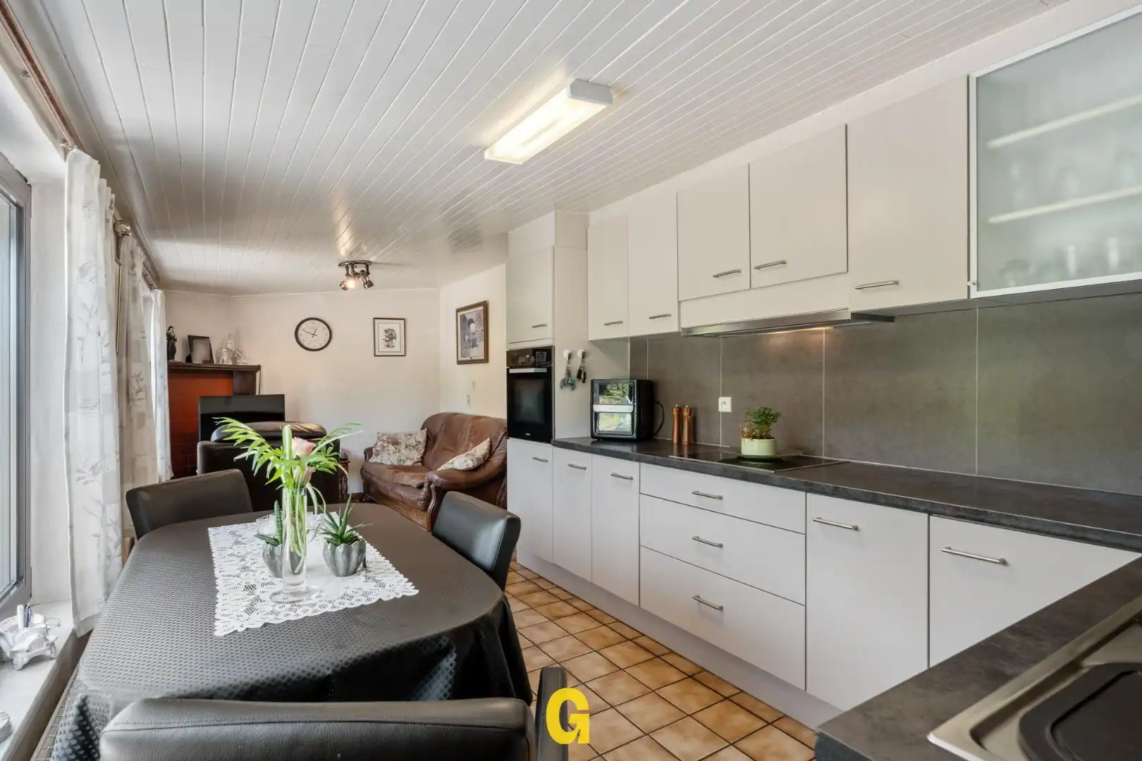 Op te frissen halfopen woning met 4 slaapkamers en achterliggende gronden op 33a 99ca, grenzend aan natuurgebied foto 8