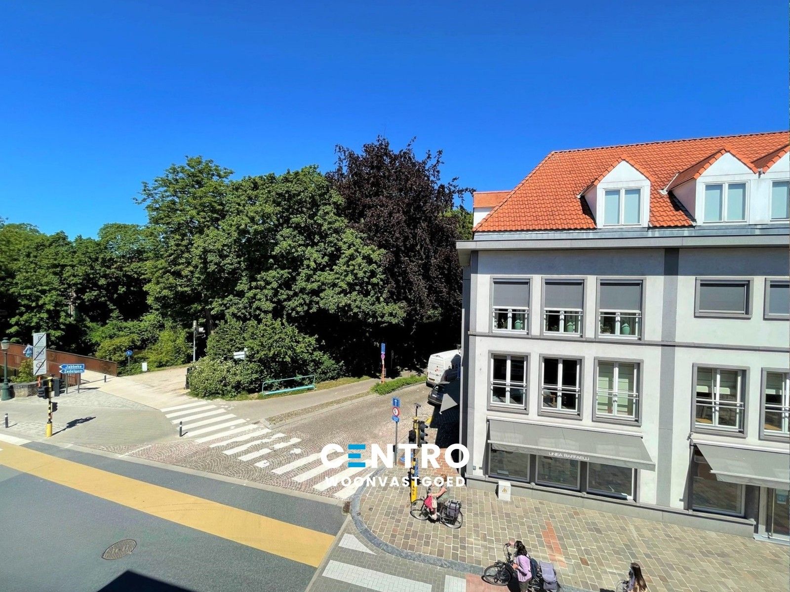 CHARMANT woon- en handelshuis op TOPligging te Brugge! foto {{pictureIndex}}