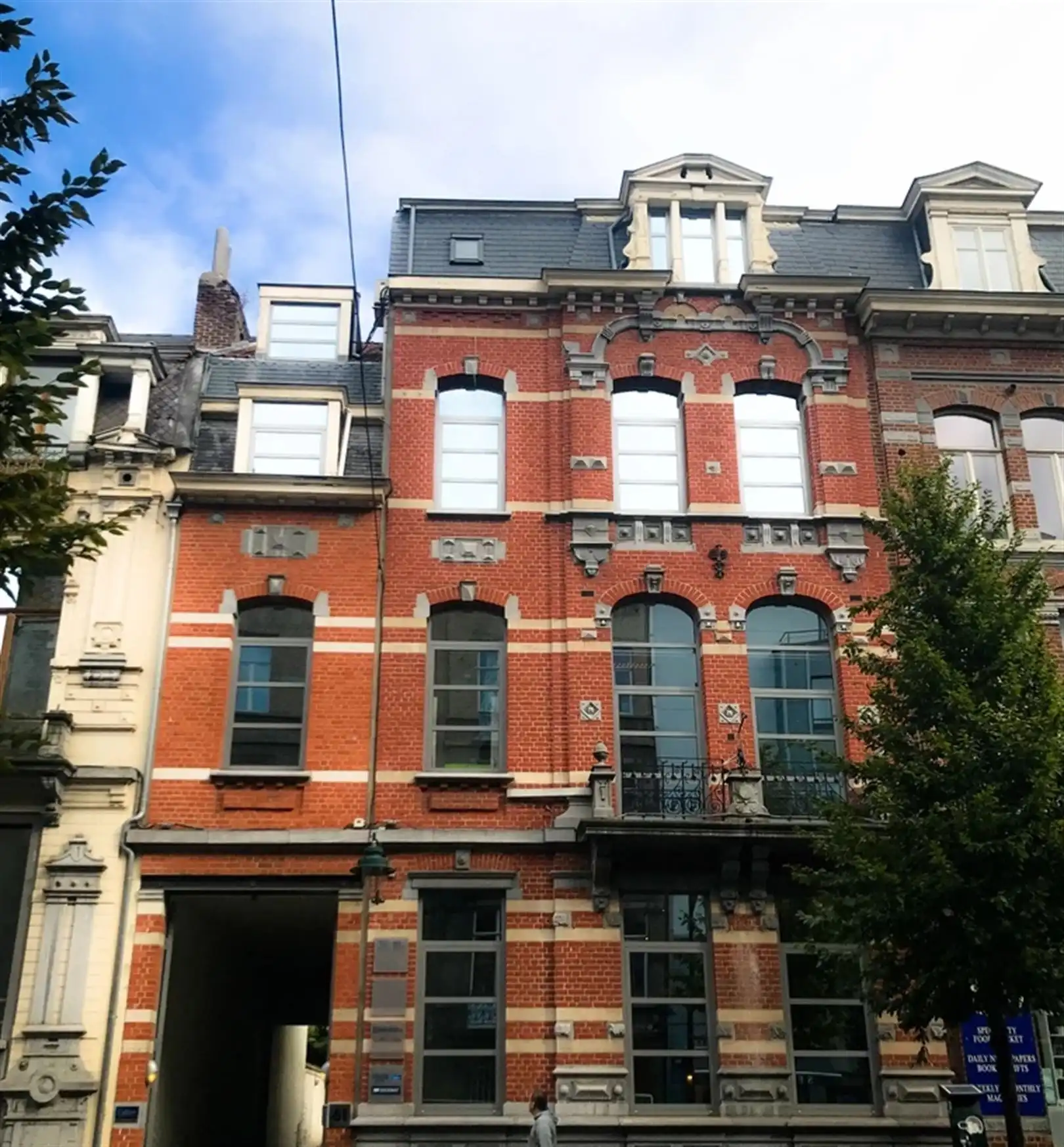 Commercieel gelegen kantoor- of investeringspand in de Europese wijk foto {{pictureIndex}}