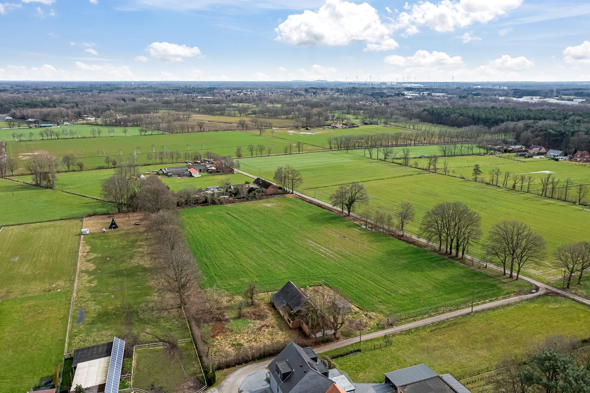 Charmante, volledig te renoveren of herop te bouwen hoeve op een perceel van bijna 2 hectare foto 2