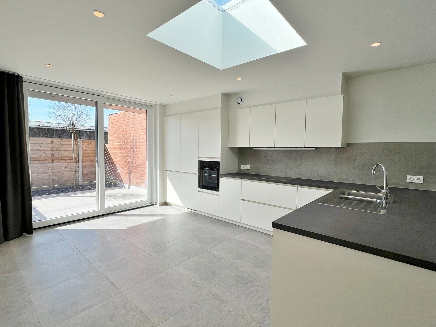 Gerenoveerde rijwoning met 3slaapkamers en zonnige koer.  foto 6
