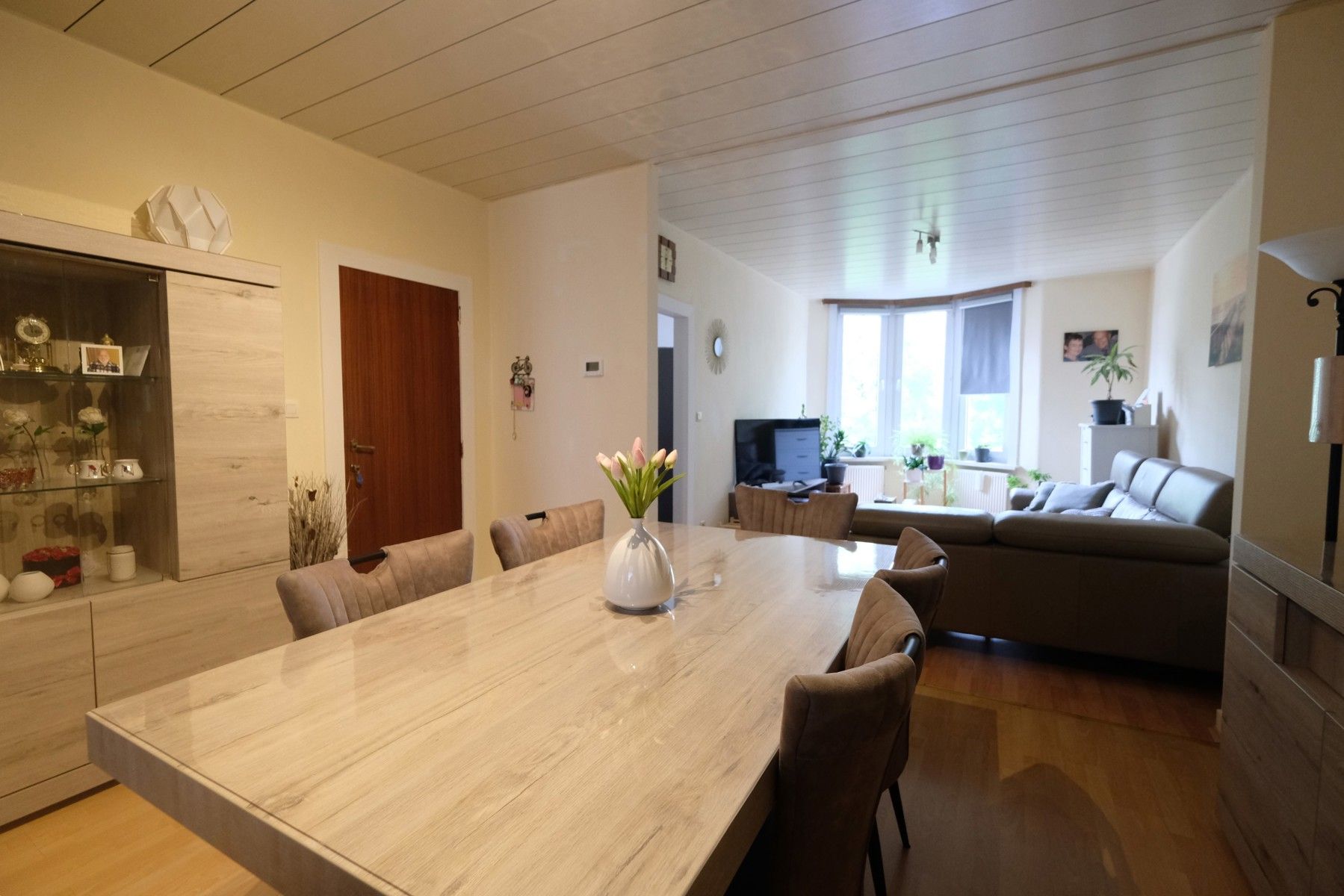 Ruim 1-slaapkamerappartement te huur in rustige wijk te Deurne. foto {{pictureIndex}}