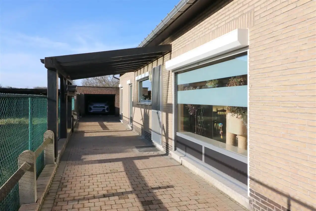 Rustig gelegen gelijkvloerse woning met drie slaapkamers foto 3