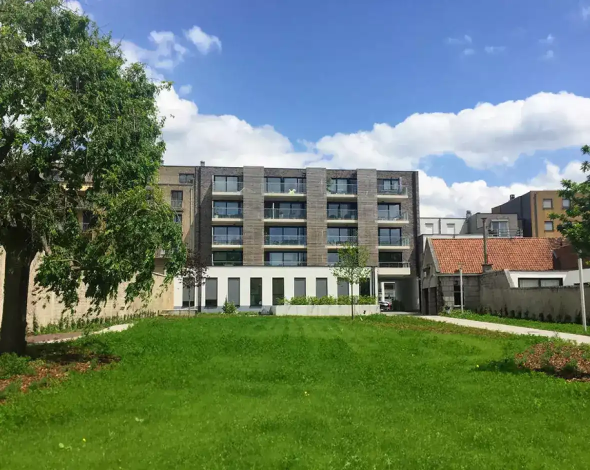 TE HUUR, Deinze, Markt foto 2